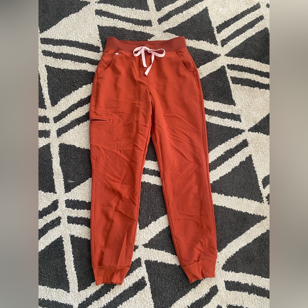 Figs scrub pants - Zamora Womens Joggers size S color Auburn
